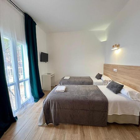 Hostal Oasis Dor Cala D´Or Exterior foto