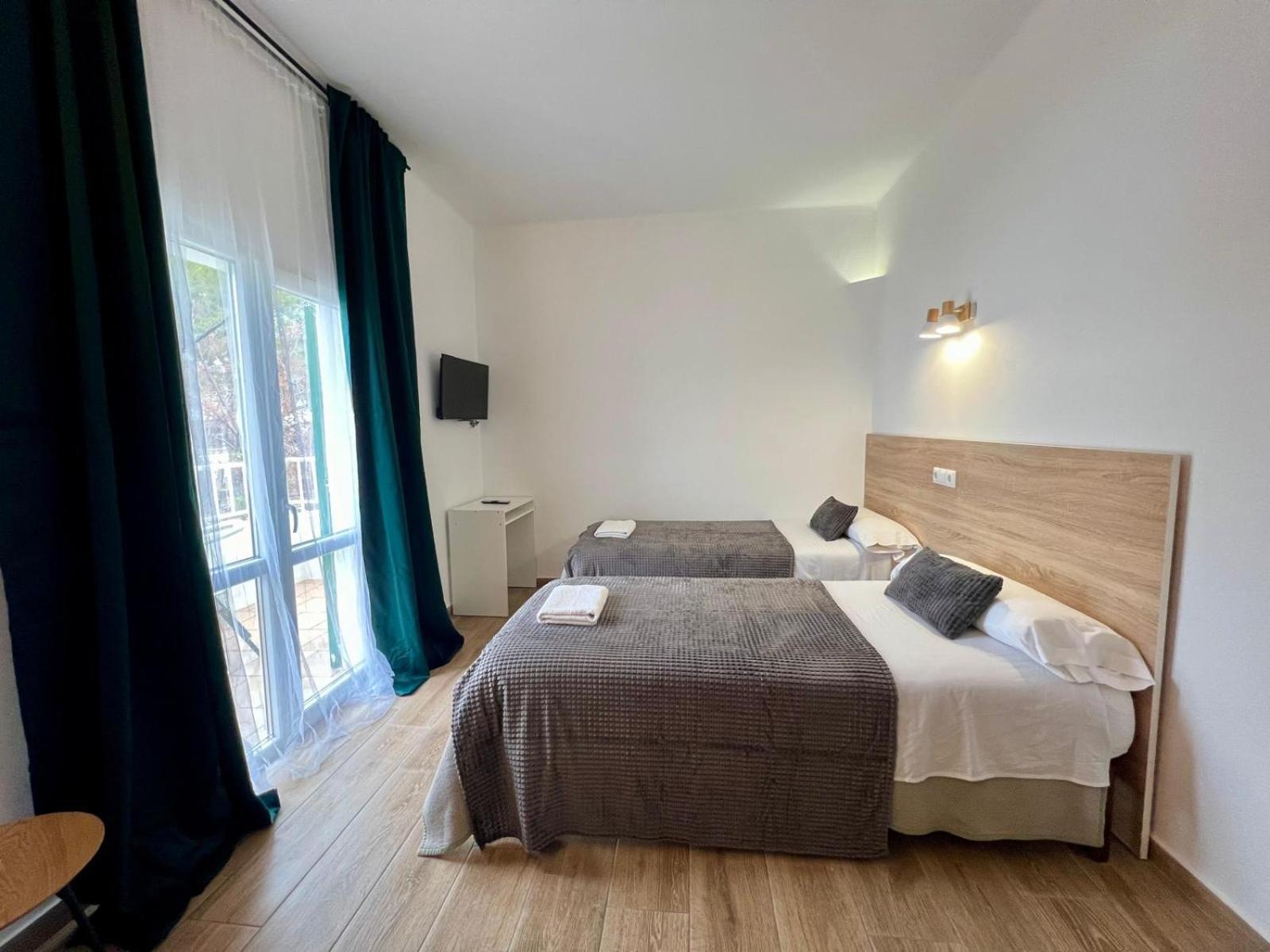 Hostal Oasis Dor Cala D´Or Exterior foto